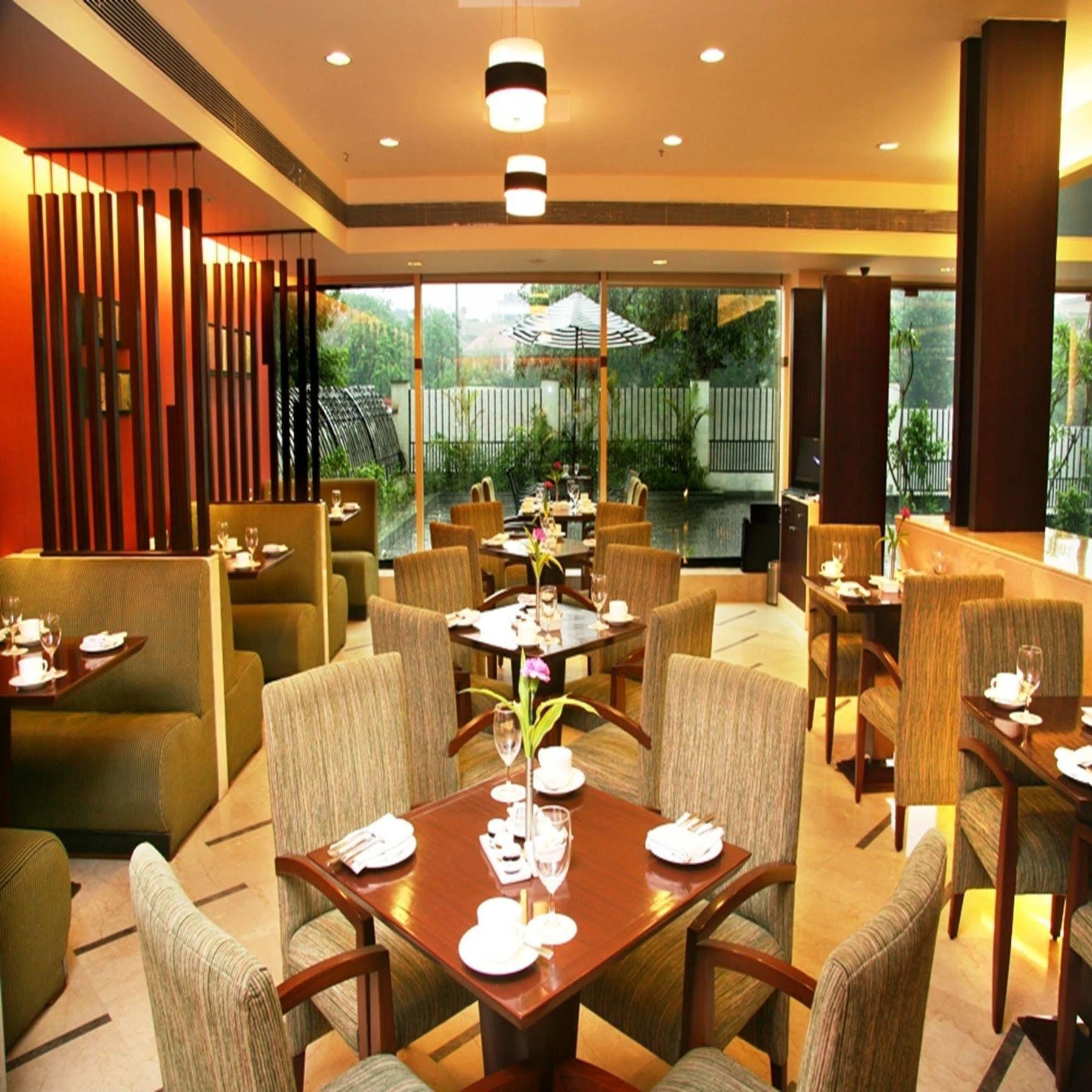 Muse Sarovar Portico Nehru Place Új-Delhi Kültér fotó