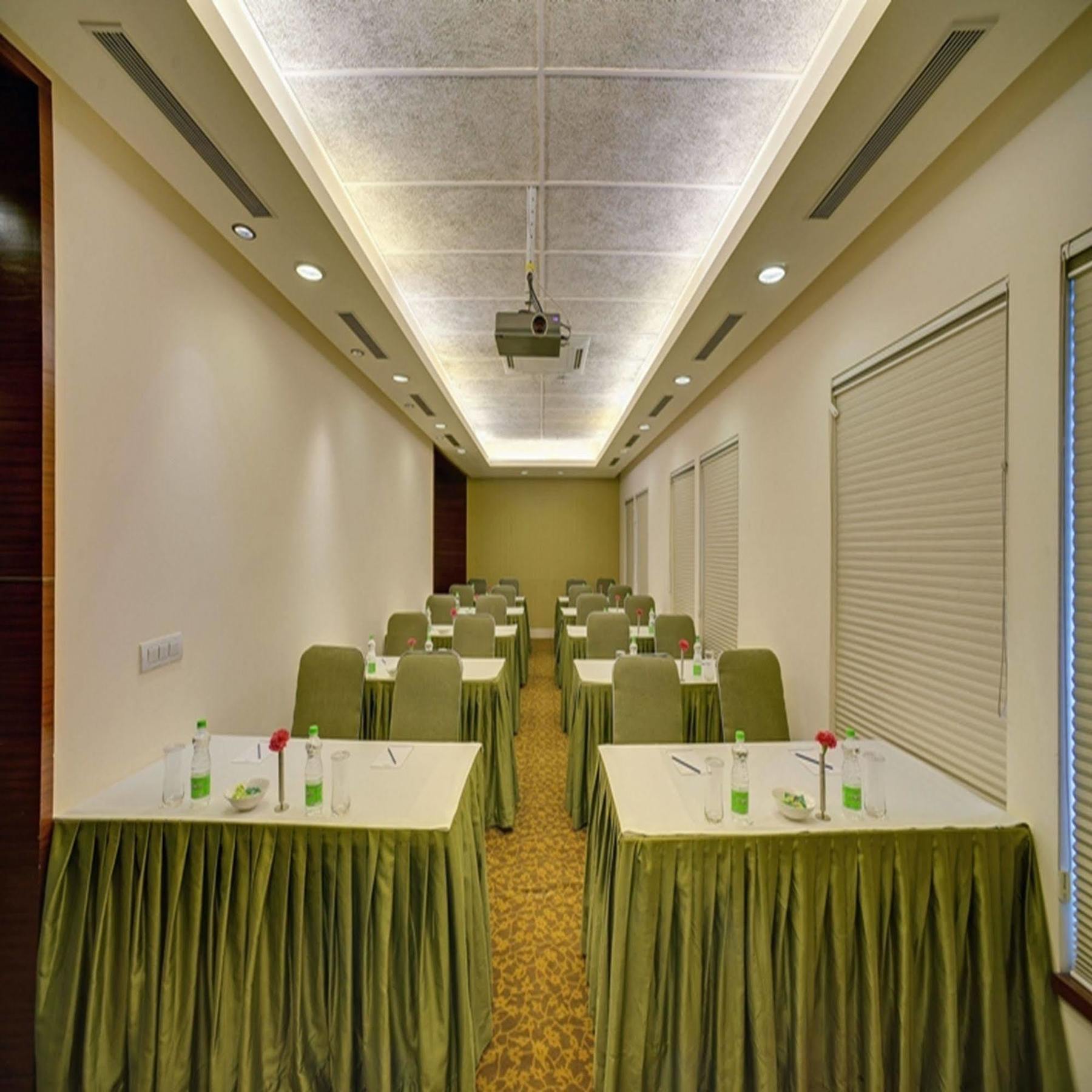 Muse Sarovar Portico Nehru Place Új-Delhi Kültér fotó