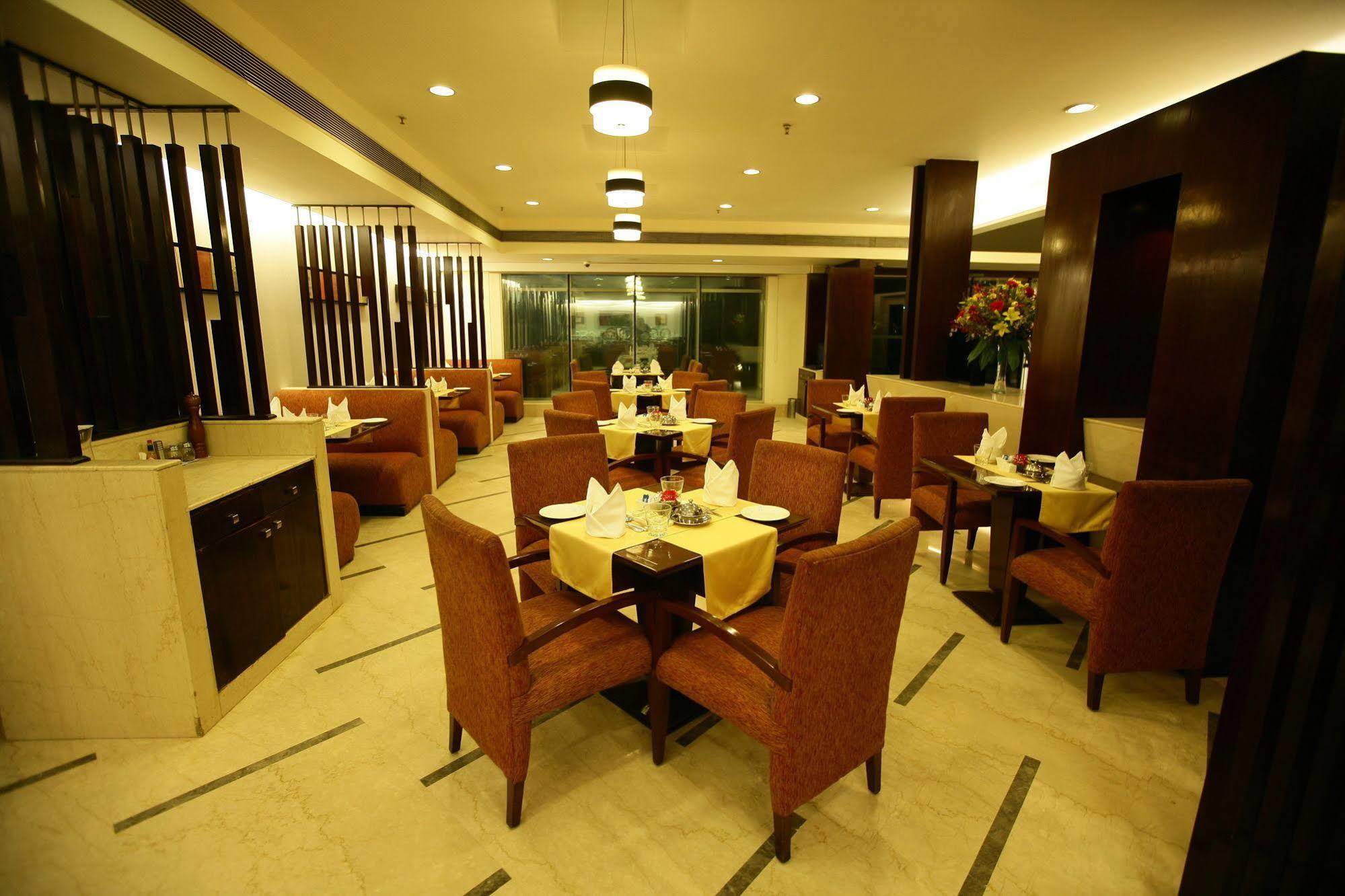 Muse Sarovar Portico Nehru Place Új-Delhi Kültér fotó